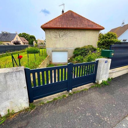 A 12 Min A Pied De La Plage Et 5 Min Du Centre De Luc-Sur-Mer Bagian luar foto