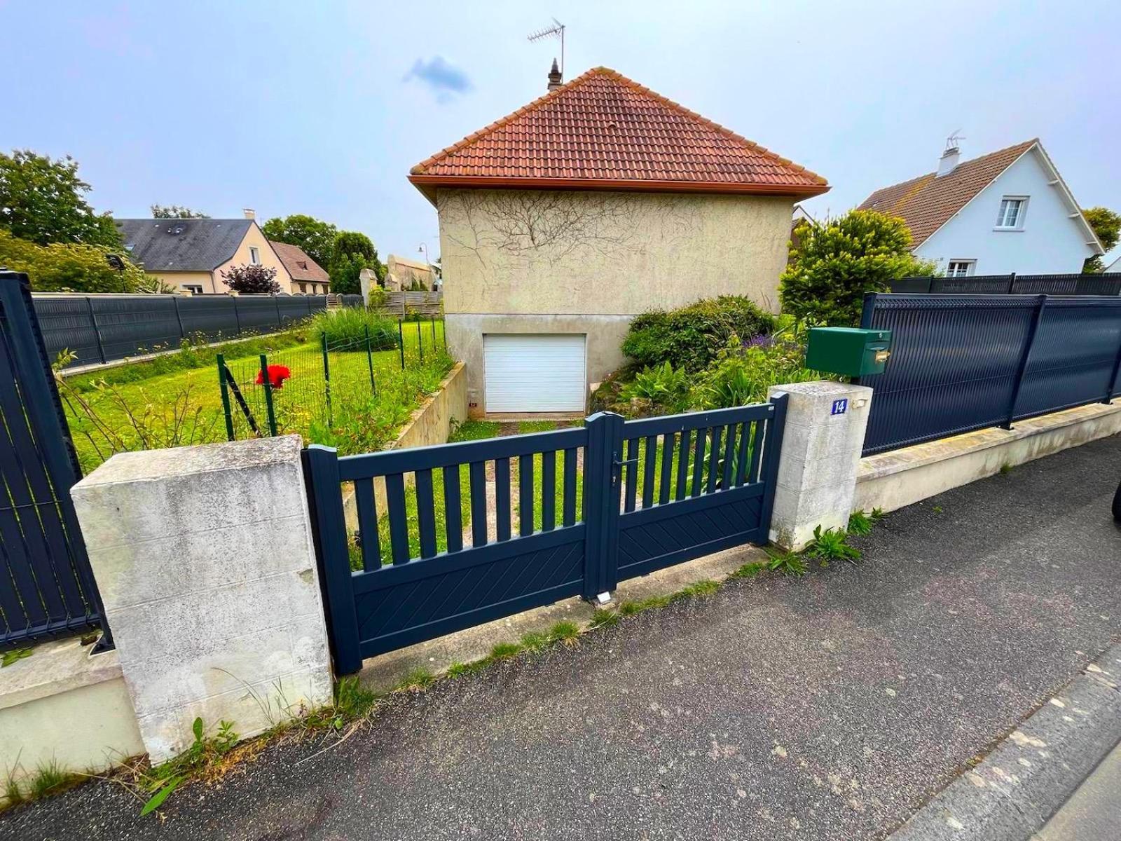 A 12 Min A Pied De La Plage Et 5 Min Du Centre De Luc-Sur-Mer Bagian luar foto